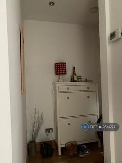 2 bedroom flat to rent, Greyhound Lane, London, SW16