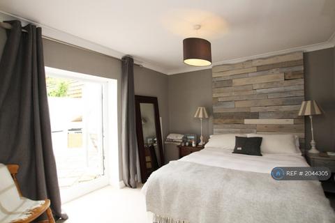 undefined, Hampton Road, Twickenham, TW2