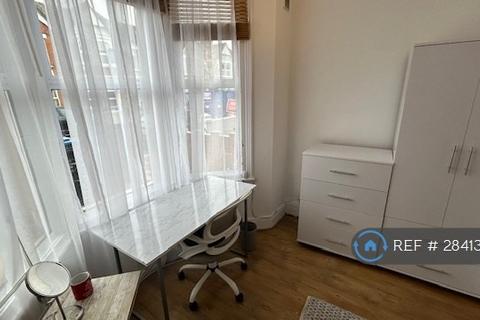 1 bedroom in a house share to rent, Windsor Road, London, NW2