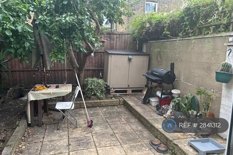 1 bedroom in a house share to rent, Windsor Road, London, NW2