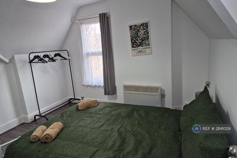 2 bedroom flat to rent, Blenheim Park Road, South Croydon, CR2