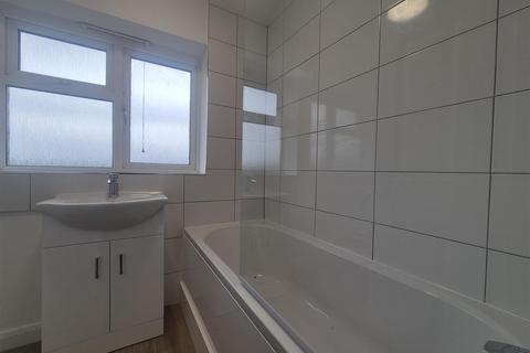 3 bedroom semi-detached house to rent, Martley Road, Oldbury,