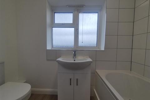 3 bedroom semi-detached house to rent, Martley Road, Oldbury,