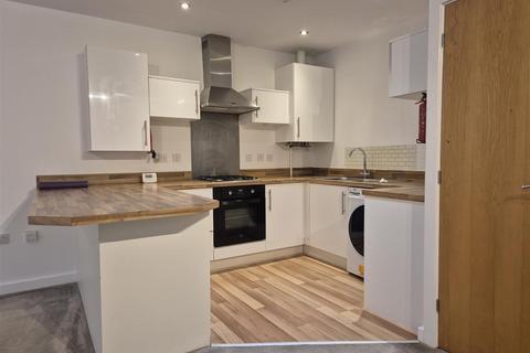 2 bedroom flat to rent, Crownoakes Drive, Wordsley