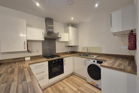 2 bedroom flat to rent, Crownoakes Drive, Wordsley