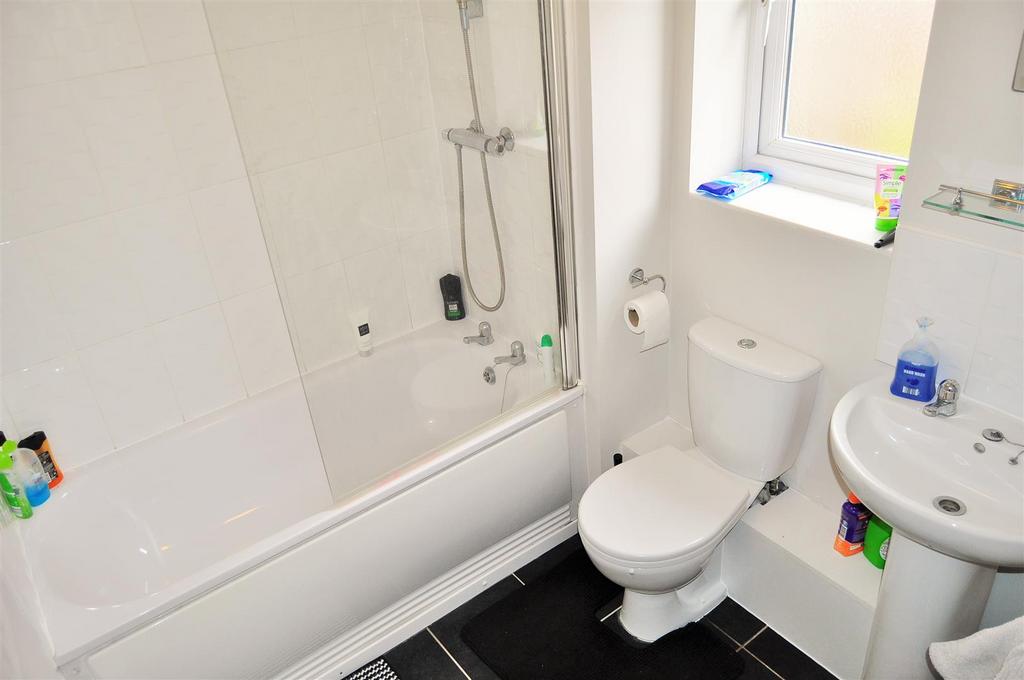 Batsman Close, 8, Bathroom.JPG