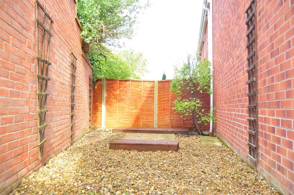 Batsman Close, 8, Garden.JPG