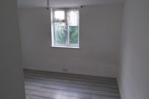 3 bedroom terraced house to rent, Aluric Close, Grays RM16