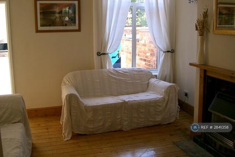 3 bedroom terraced house to rent, Thornton Road, Manchester, M14