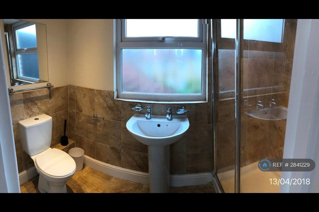 En-Suite Bathroom