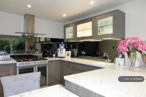 5 bedroom detached house to rent, Station Road, Birmingham, B47