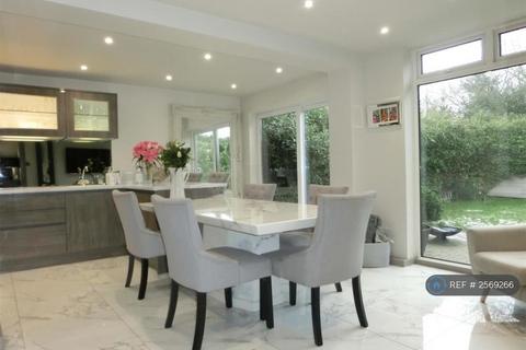 5 bedroom detached house to rent, Station Road, Birmingham, B47