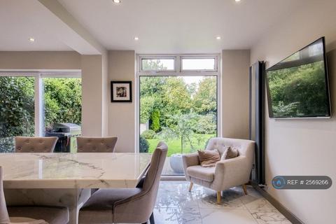 5 bedroom detached house to rent, Station Road, Birmingham, B47