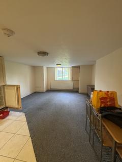 2 bedroom flat to rent, Whalley Road, Manchester M16