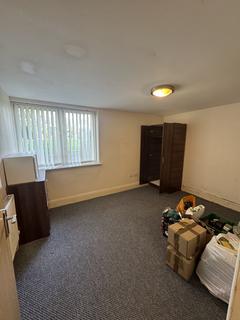 2 bedroom flat to rent, Whalley Road, Manchester M16