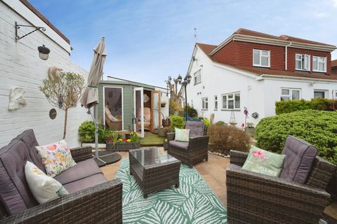 5 bedroom detached house for sale, Havant Road, Hayling Island, Hampshire, PO11