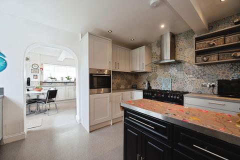 5 bedroom detached house for sale, Havant Road, Hayling Island, Hampshire, PO11