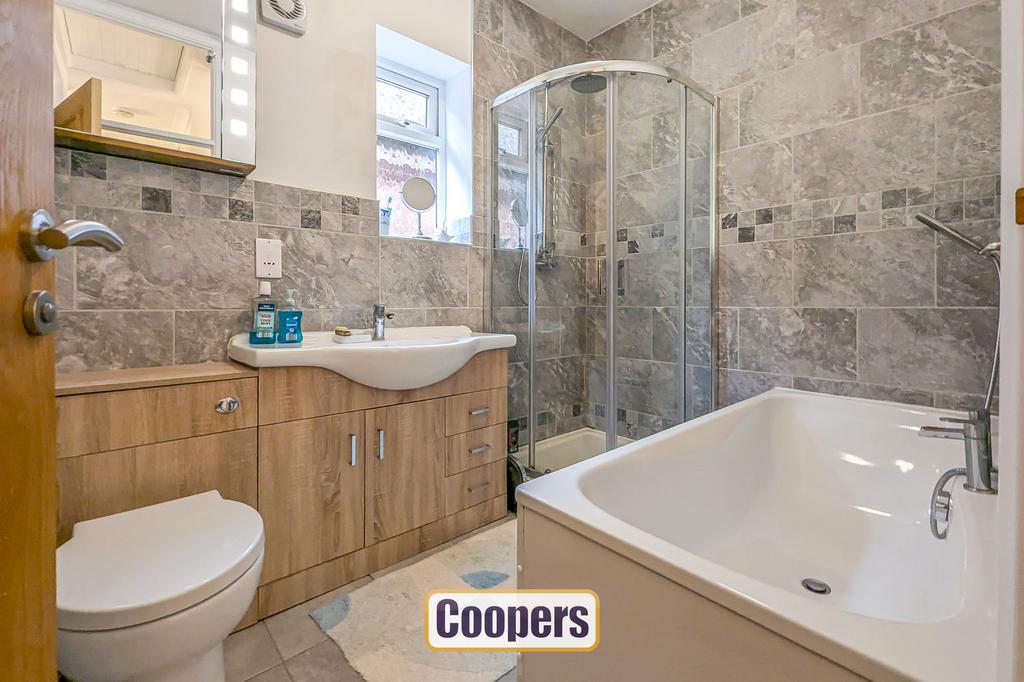 Shower/Bathroom