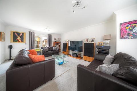 4 bedroom detached house for sale, Thestfield Drive, Staverton