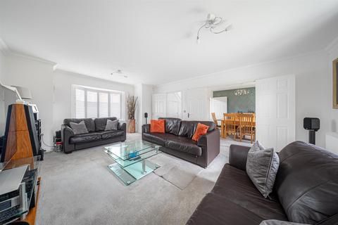 4 bedroom detached house for sale, Thestfield Drive, Staverton