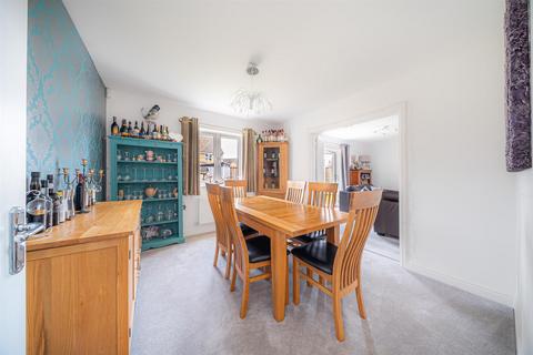 4 bedroom detached house for sale, Thestfield Drive, Staverton