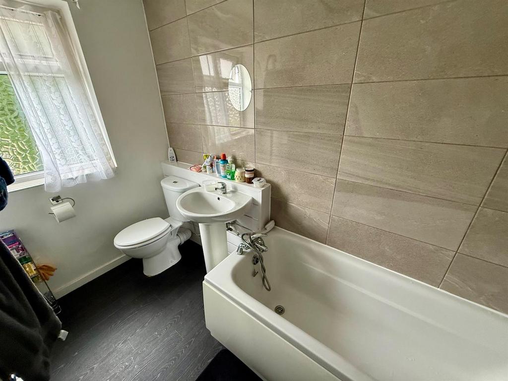 MD96 Bathroom.jpg