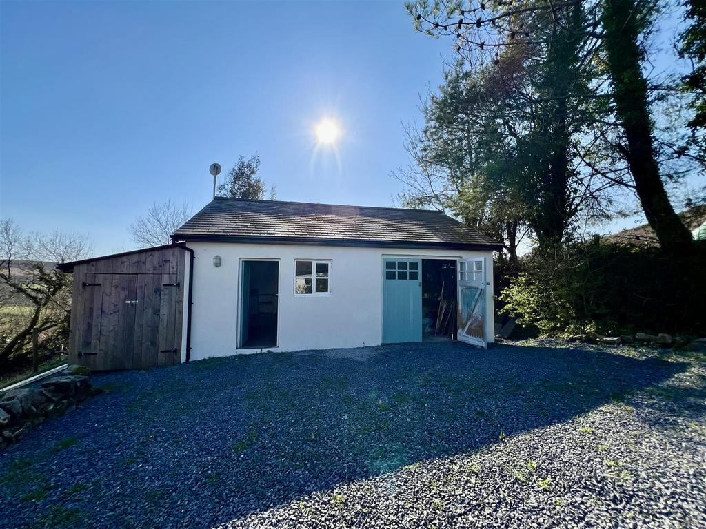 Garage/workshop