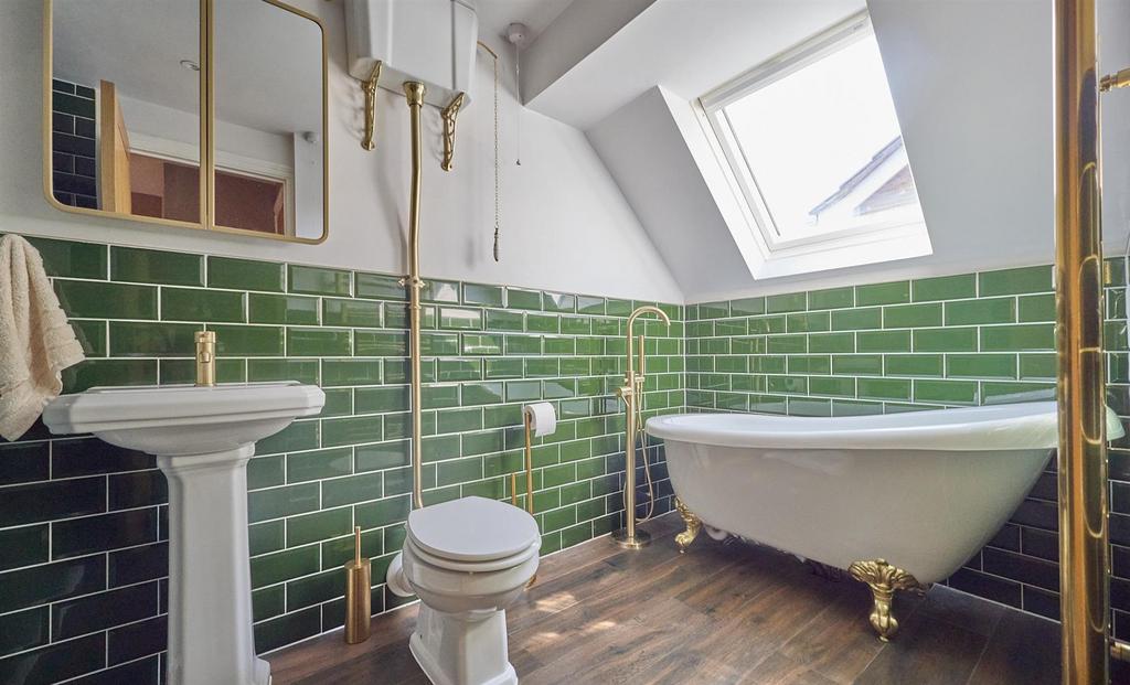 Bathroom to Side