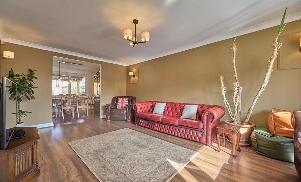 Lounge to front