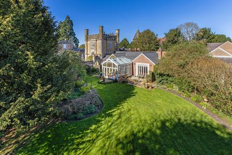 4 bedroom house for sale, High Street, Hadlow, TN11