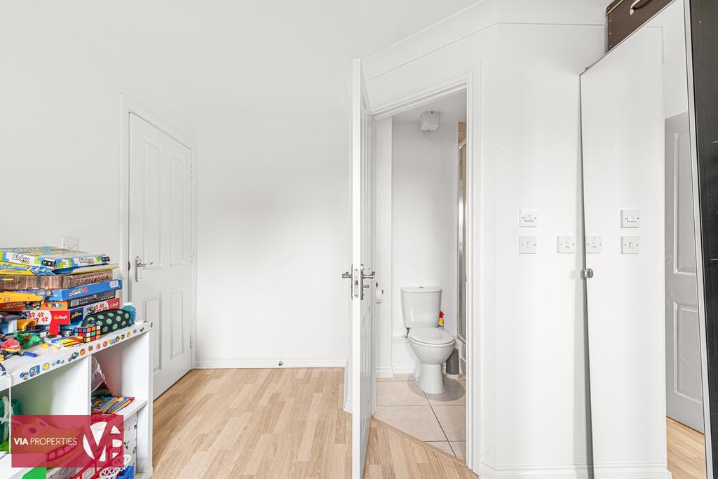 Bedroom with ensuite