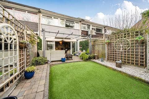 3 bedroom terraced house for sale, Court Road, London