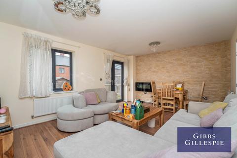 3 bedroom semi-detached house to rent, Willoughby Avenue, Uxbridge, UB10
