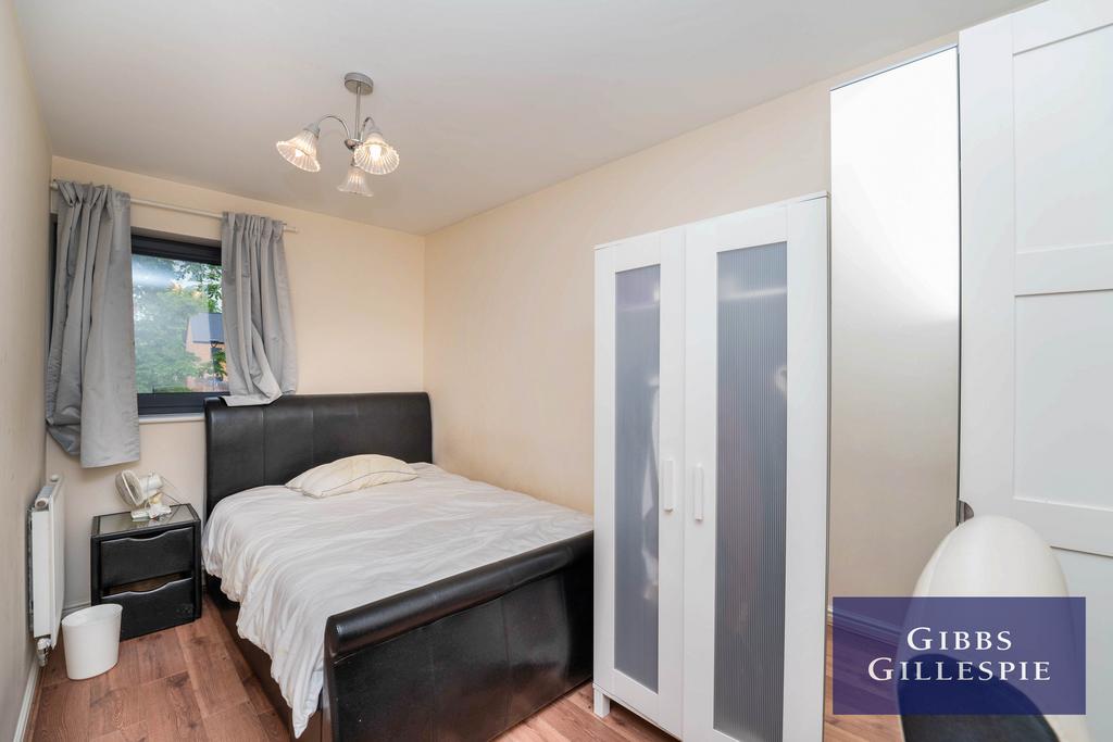 10 Second bedroom
