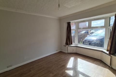 4 bedroom semi-detached house to rent, North Hyde Road, Hayes UB3