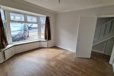 4 bedroom semi-detached house to rent, North Hyde Road, Hayes UB3