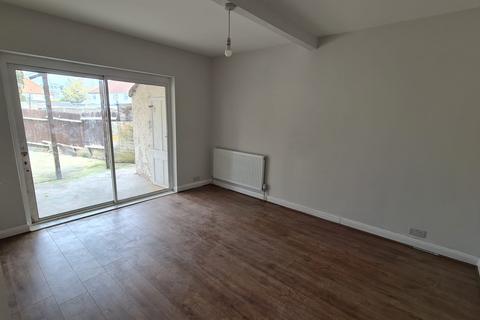 4 bedroom semi-detached house to rent, North Hyde Road, Hayes UB3