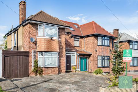4 bedroom semi-detached house for sale, Sheringham Avenue, London, N14