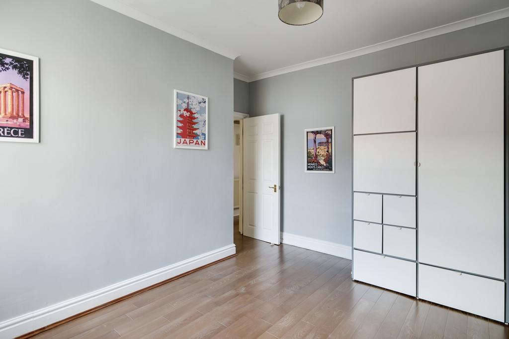 Bedroom ()