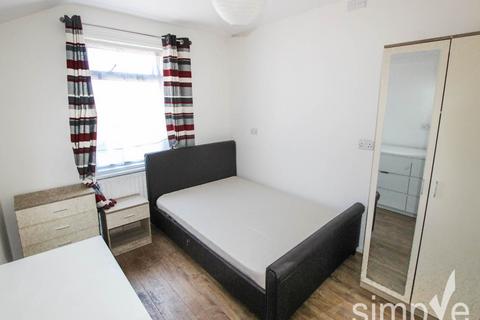 1 bedroom in a house share to rent, High Street, Harlington, Middlesex
