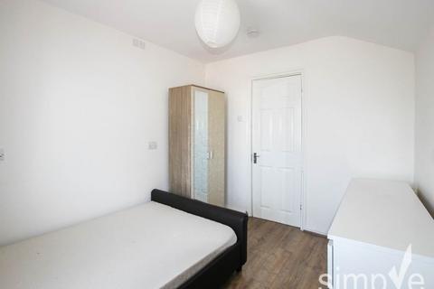 1 bedroom in a house share to rent, High Street, Harlington, Middlesex