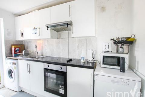 1 bedroom in a house share to rent, High Street, Harlington, Middlesex