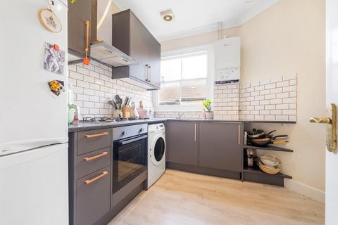 3 bedroom maisonette for sale, Doverfield Road, London SW2