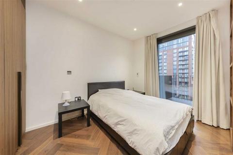 Studio to rent, New Union Square, London SW8