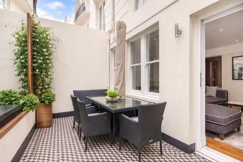2 bedroom apartment to rent, Flat 4.6 86-92 Kensington Gardens Square
