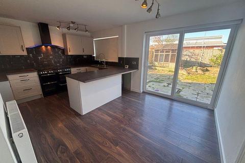 3 bedroom detached house to rent, Rossendale Way, Nuneaton