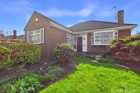 2 bedroom bungalow for sale, Tweendykes Road, Hull HU7