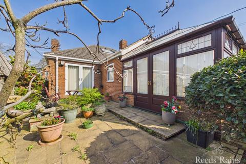 2 bedroom bungalow for sale, Tweendykes Road, Hull HU7
