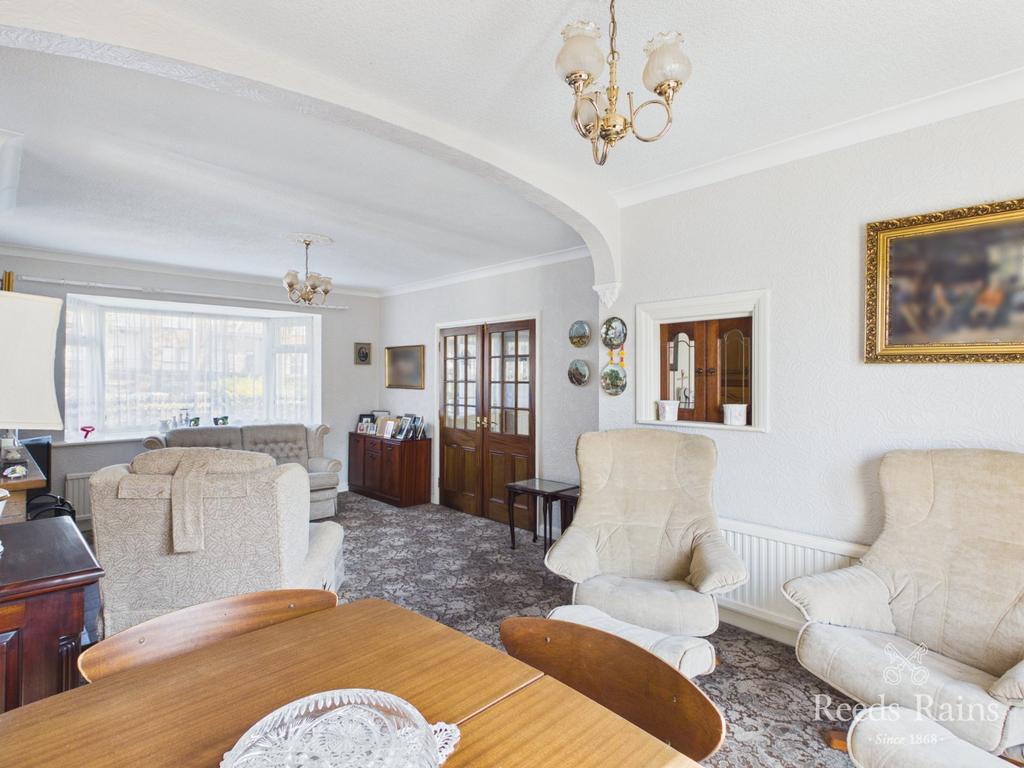 Lounge/Dining Room