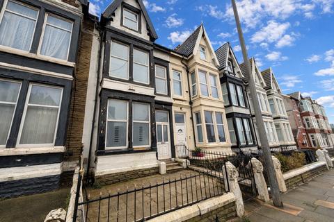 5 bedroom terraced house to rent, Holmfield Road, Blackpool, FY2
